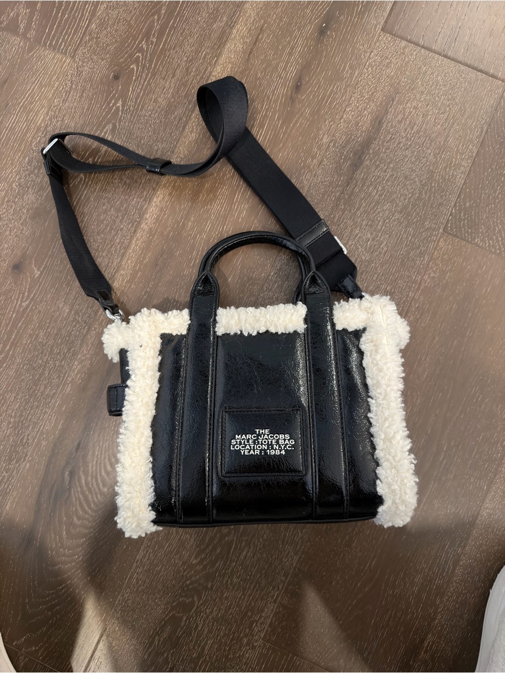 Marc Jacobs Black Tote Bag with Cream Shearling Trim - Picture 2 of 4